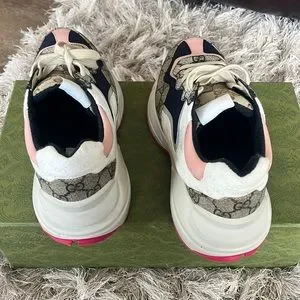GUCCI ピンク スエード パンプス 34サイズ NEW Authentic Gucci Women's GG Supreme Ace sneaker with Web